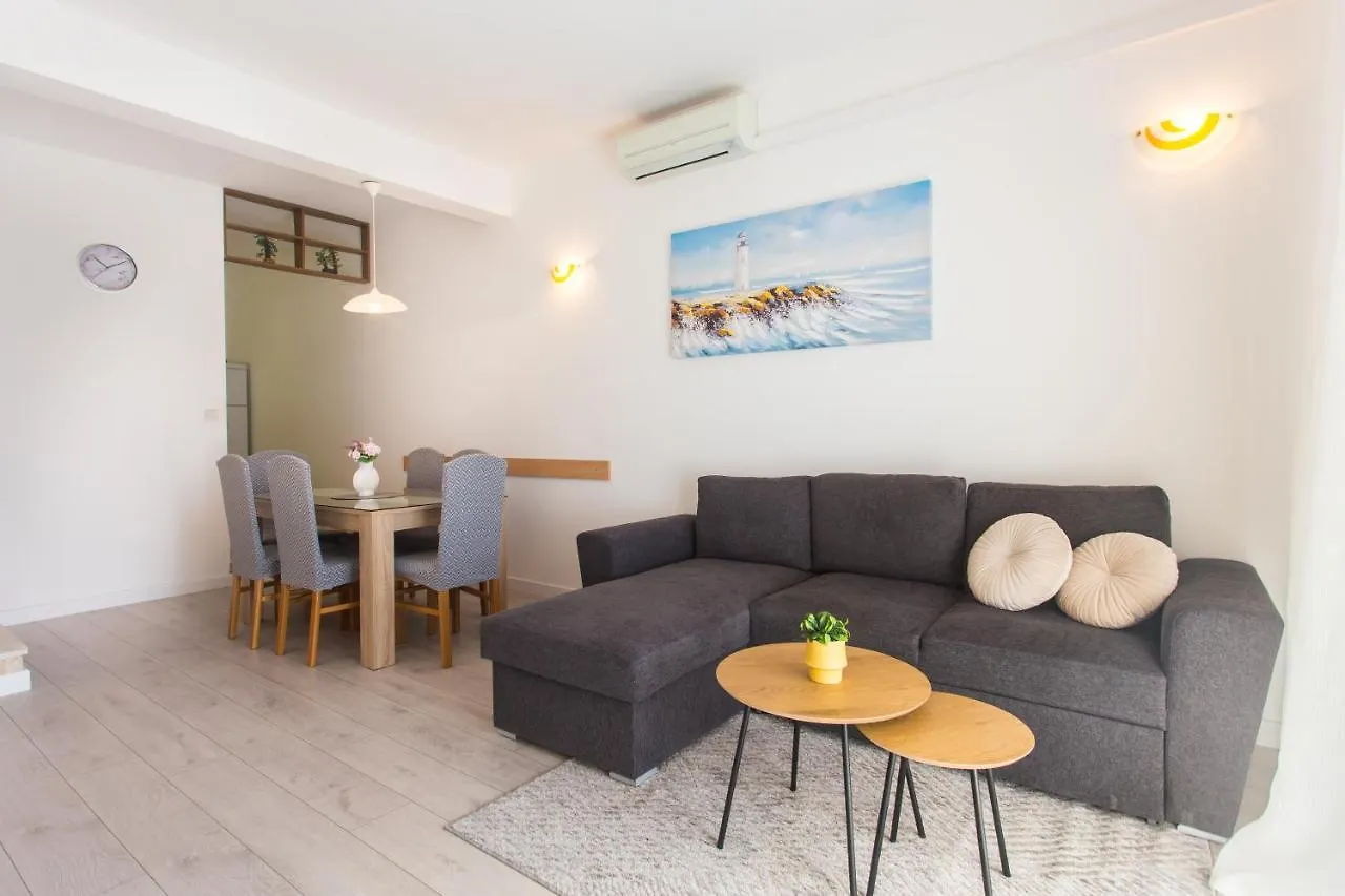 Apartments Ana 트로기르
