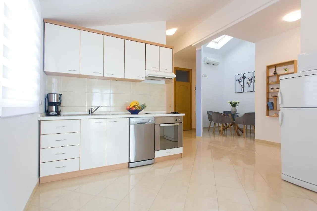 Apartments Ana 트로기르