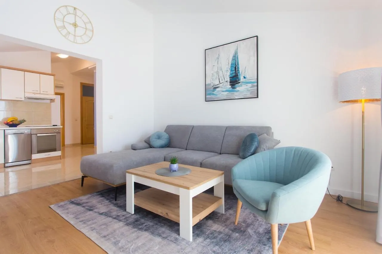 Apartments Ana 트로기르 0*,  크로아티아